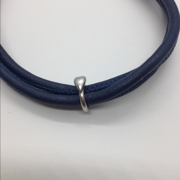 Endless blue 3-strand leather bracelet - Picture 2 of 3